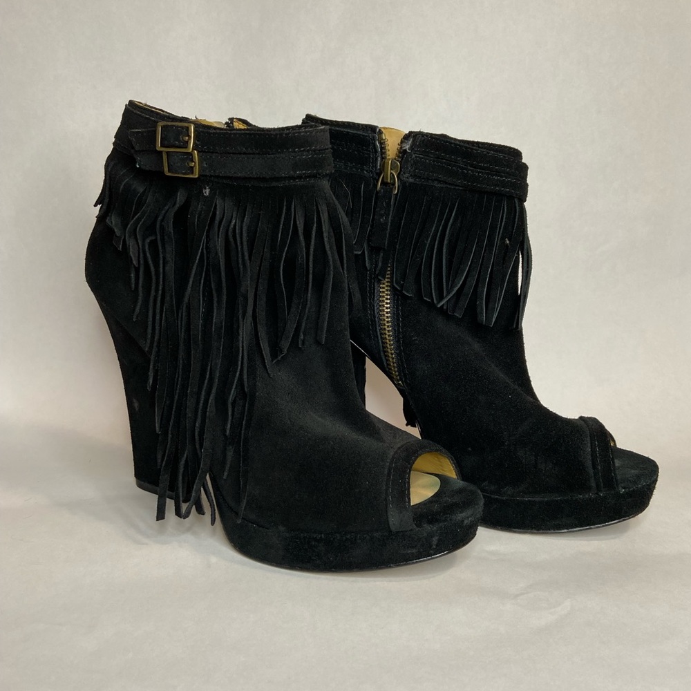 Nine West Icelandic fringe booties 9.5